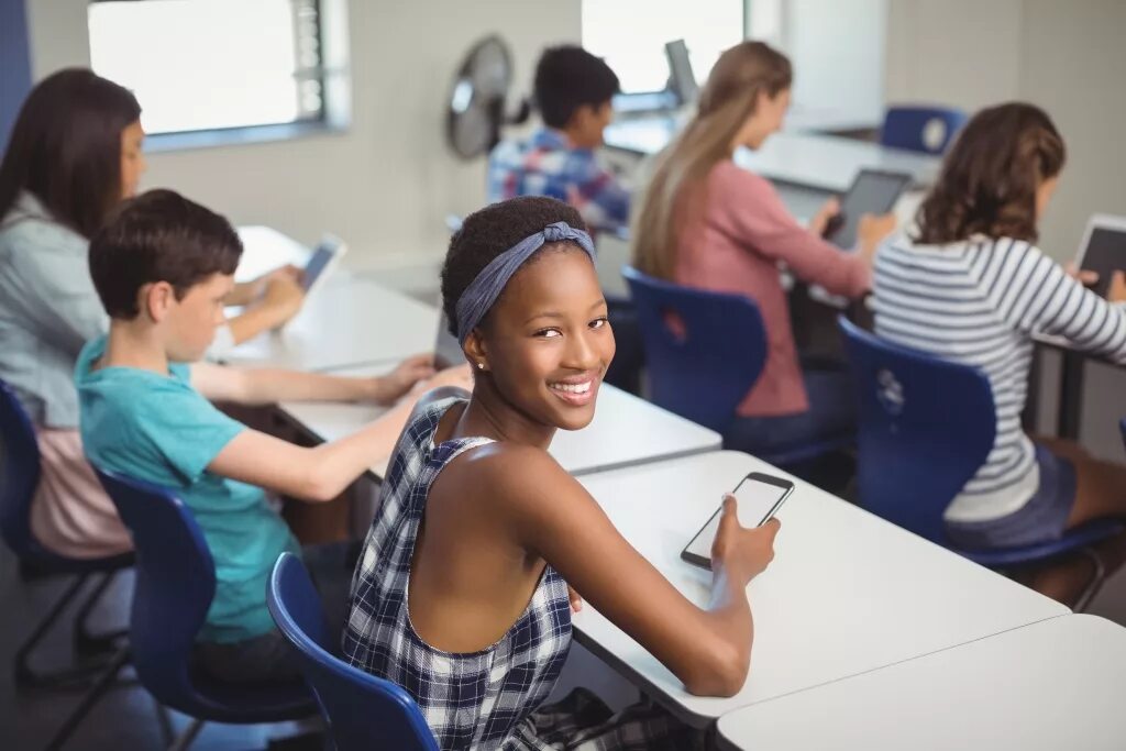 We can in class. School students Phone. Обучение на смартфоне. Teacher рук students shoot on your telephone. Students use their mobile Phones in class it s the Rule.