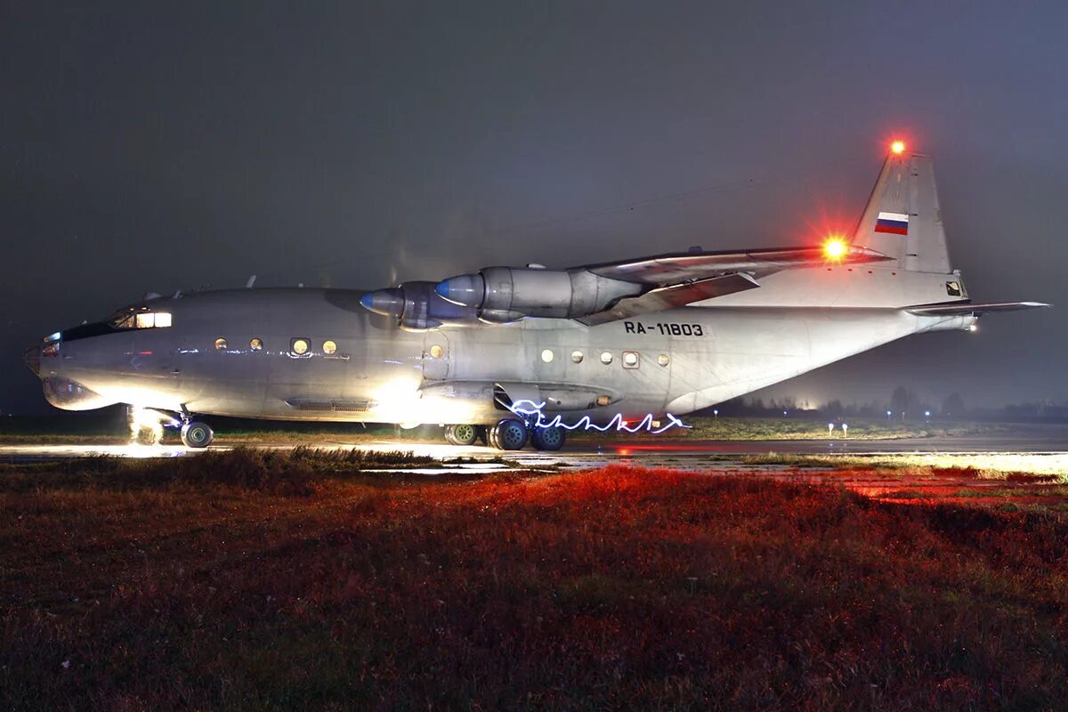 12 самолетов. Самолет АН 12. Самолеты АН-12 ВВС России. АН-12 транспортный самолёт. АН 12 ВВС СССР.