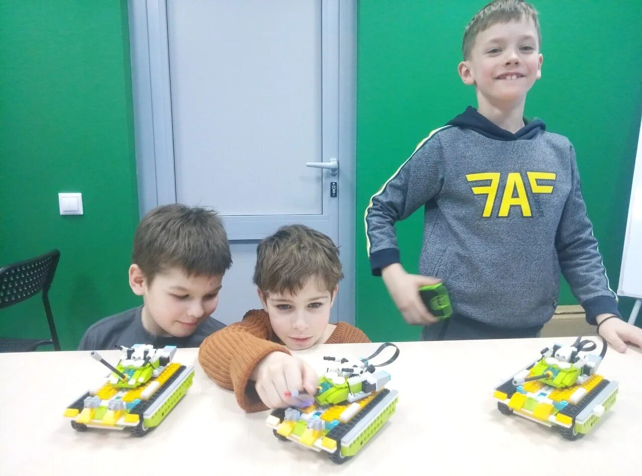 Робофест брянск. Роботы в тц. Брянский робототехника. Робототехника брянск. Робототехника брянск.