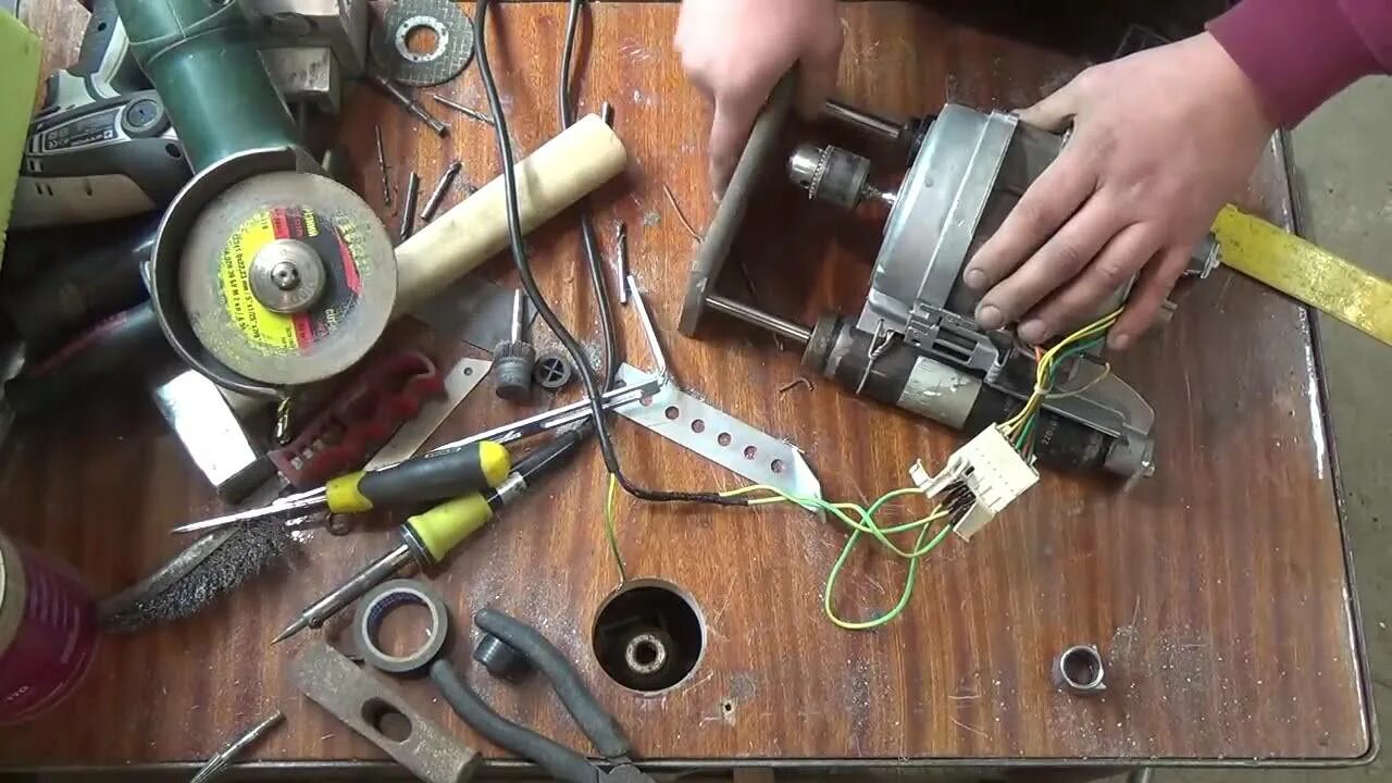 Токарный станок из двигателя 600 ватт от стиральной машины. Фрезер по дереву из двигателя от стиральной машины своими руками. Станок из двигателя от стиральной машины индезит. Фрезер из двигателя от стиральной машины. Токарный станок из двигателя 600 ватт от стиральной машины.