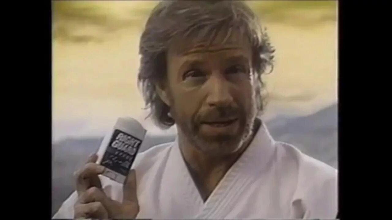 Чак из рекламы чупа чупс. Чак норрис фото. Чак норрис в шортах. Чак из рекламы чупа чупс. Чака реклама.