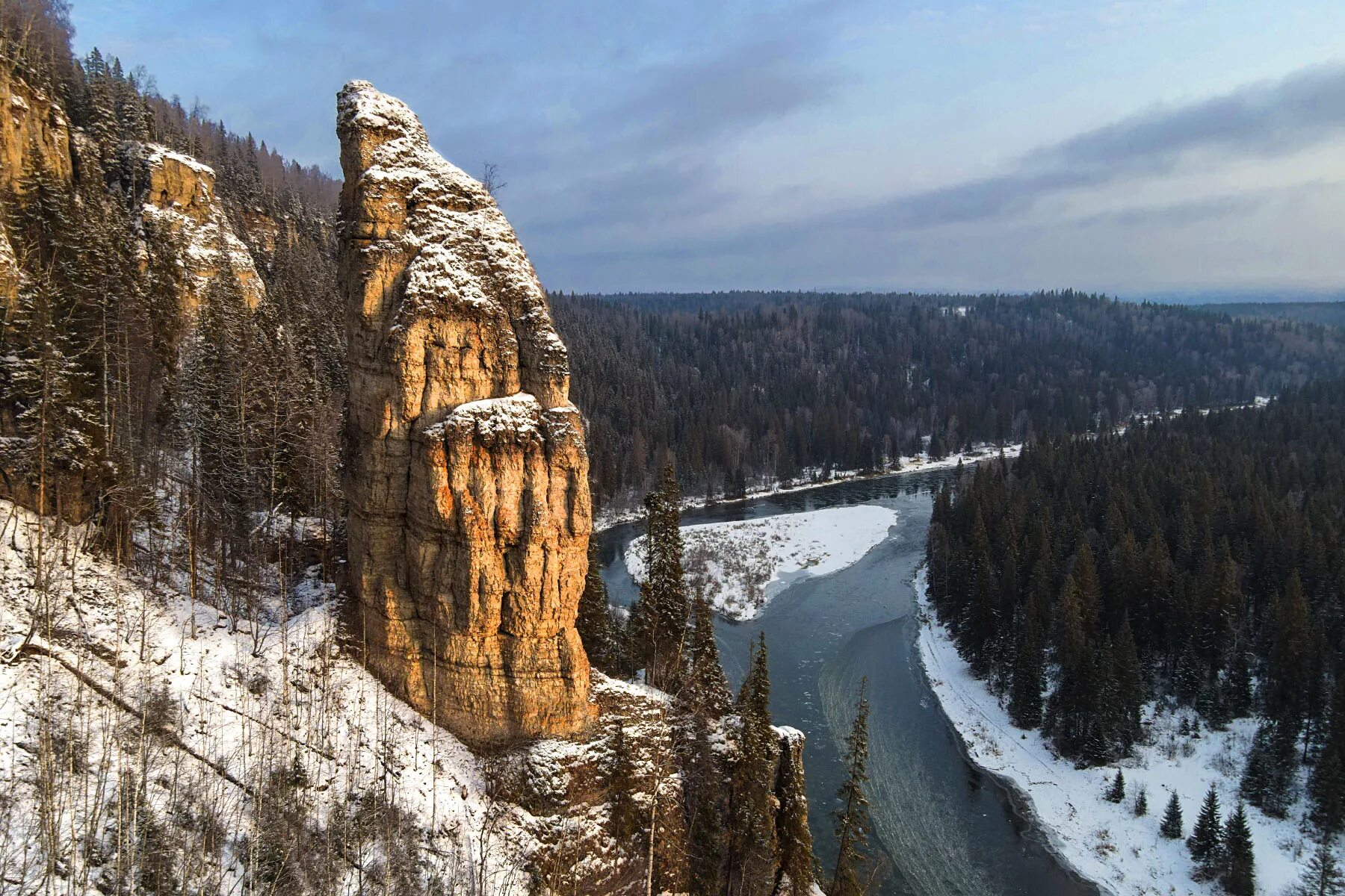 Нов перми пермского края. Усьвинские каменные столбы Пермский край. Усьвинские столбы и каменный город. Усьва каменный город Усьвинские столбы. Чусовой столбы Усьвинские.