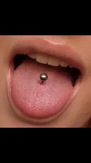 Tong piercing Cool Piercings, Tattoos And Piercings, Tongue Piercing, Pearl E...