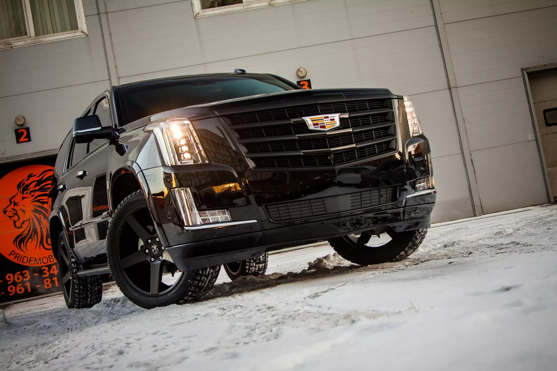 Кадиллак Эскалейд мансори. Кадиллак Эскалейд черный. Cadillac Escalade Tuning Black. Кадиллак Escalade k2xx.