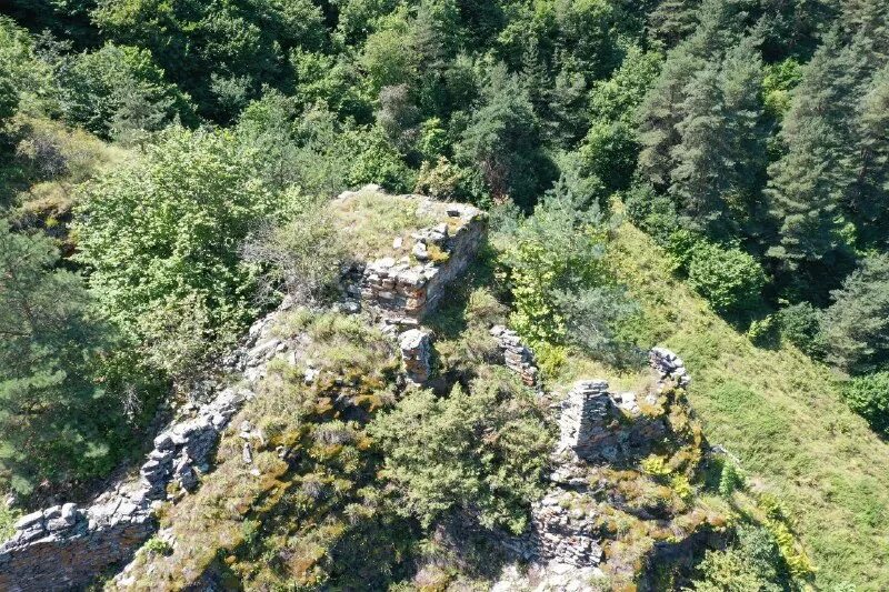 Башня абисаловых махческ. Кладбище аризона 1966. Церковь северная осетия селение лисри. Фиагдонский монастырь северная осетия. Кладбище арезон.