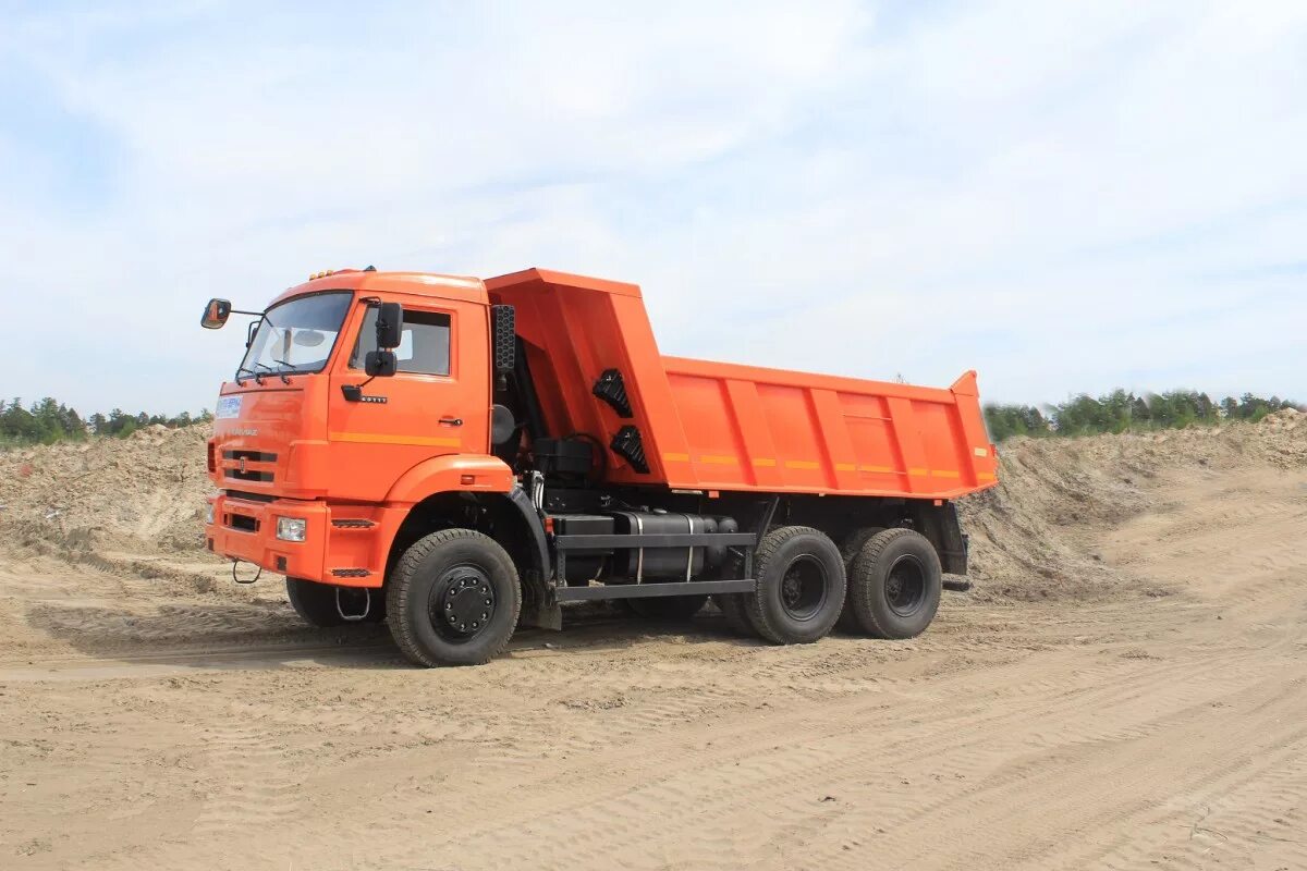 Камаз самосвал 10 кубов. Камаз 65115 6х6. камаз 65111 самосвал. камаз самосвал 10 м3. камаз 65111 самосвал 6х6.