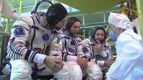 Союз 2 экипаж