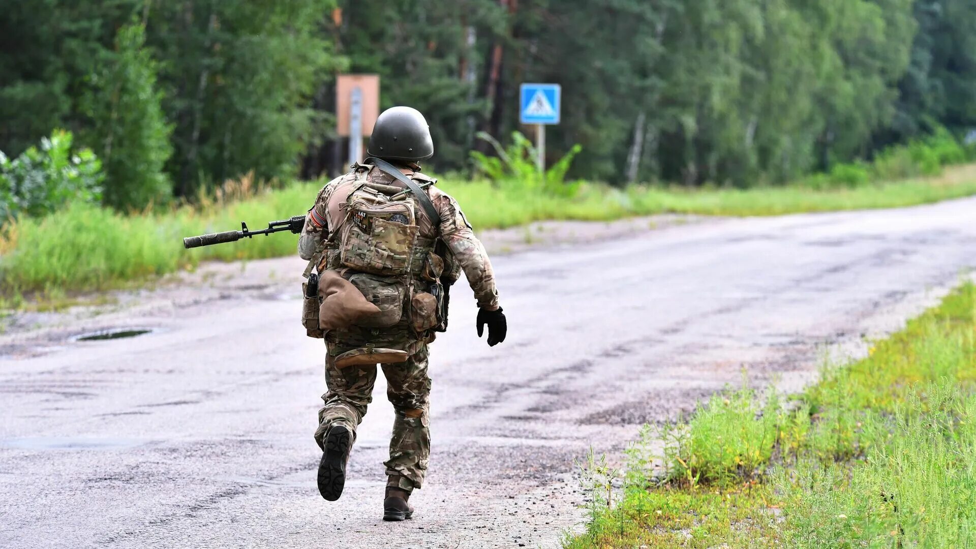 Военная и гражданская жизнь. Бойцы России. Два военных. Военные ДНР.