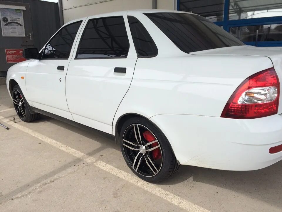 Лада приора r16. Диски lada sport r15 - лада приора. Приора седан на 16. Диски лада спорт r16 приора. Приора седан персей r16.