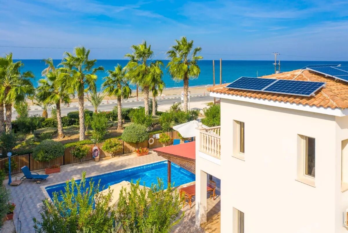 Дом на кипре южном. Вилла на кипре с бассейном. Пафос кипр виллы. Кипр недвижка. Кипр вилла первая линия.