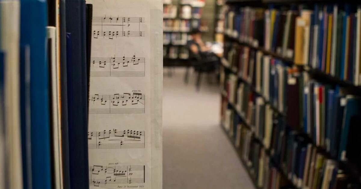 Есть библиотека песня. Музыкальная библиотека. Нотная библиотека. Библиотека Нота. Музыкальная библиотека современная.