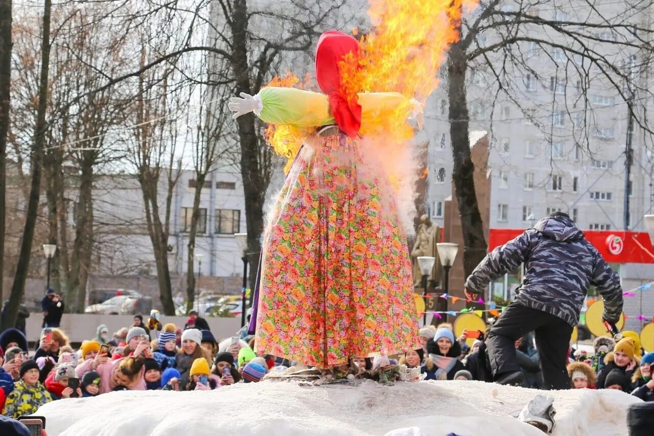 Сжигание чучела. Масленица 2014. Скоро Масленица. Март Масленица. Сжигание чучела волгоград