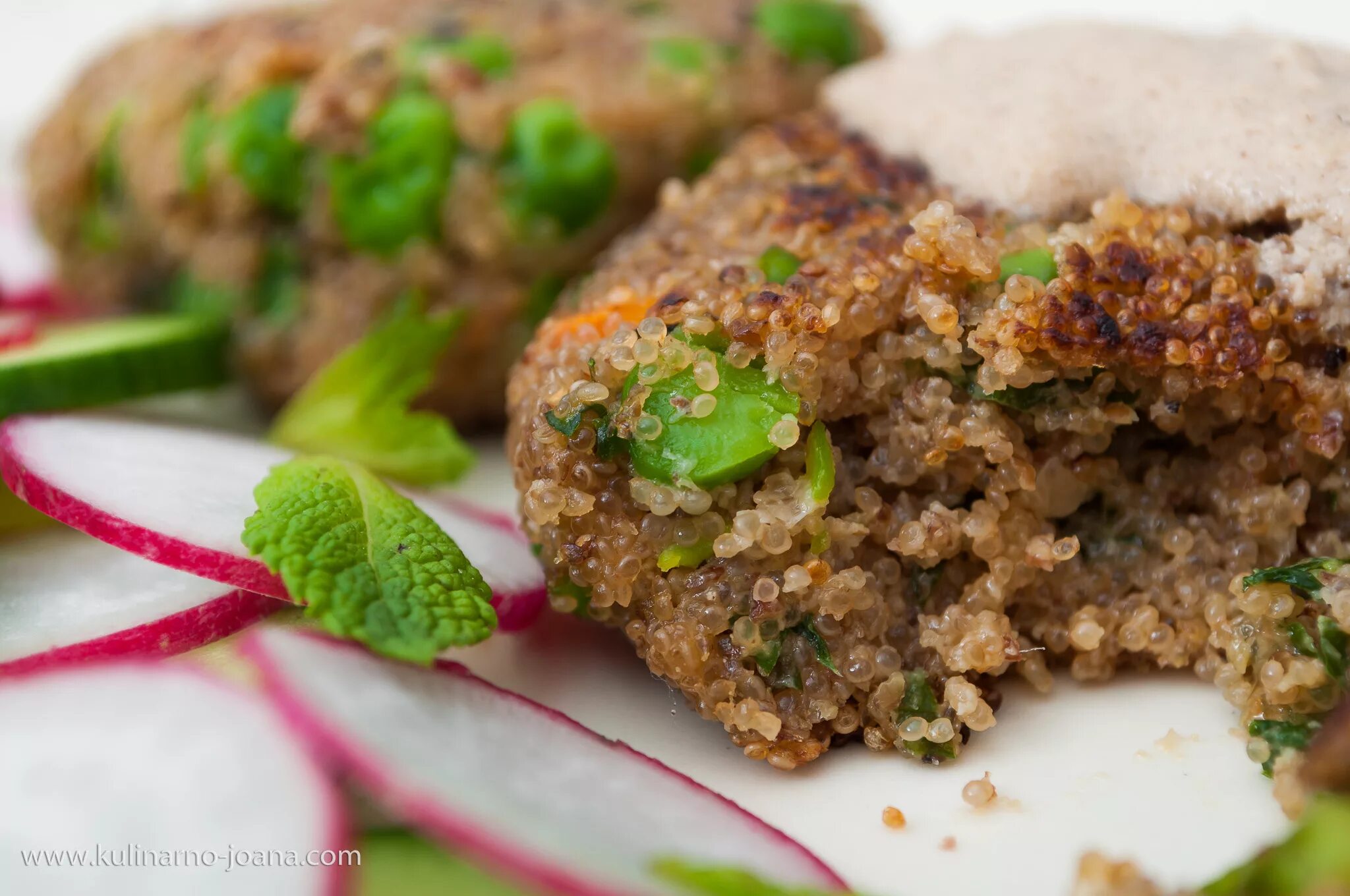 Блюда из амаранта. Блюда с амарантом крупой. Салат с амарантом постный. Блюда из амаранта. Амарант блюда из амаранта.