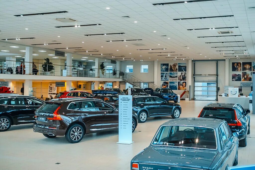 Карс фэмили санкт петербург. Volvo car Family Санкт-Петербург Жукова. Вольво Жукова 25. Вольво кар Фэмили. Автосалон Volvo.