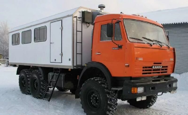 Камаз 43118 вахтовка 4х4. Камаз 43118 вахтовка. Камаз 43118 вахтовка ржд. Вахтовка камаз-65115. Камаз 43118 вахтовый.