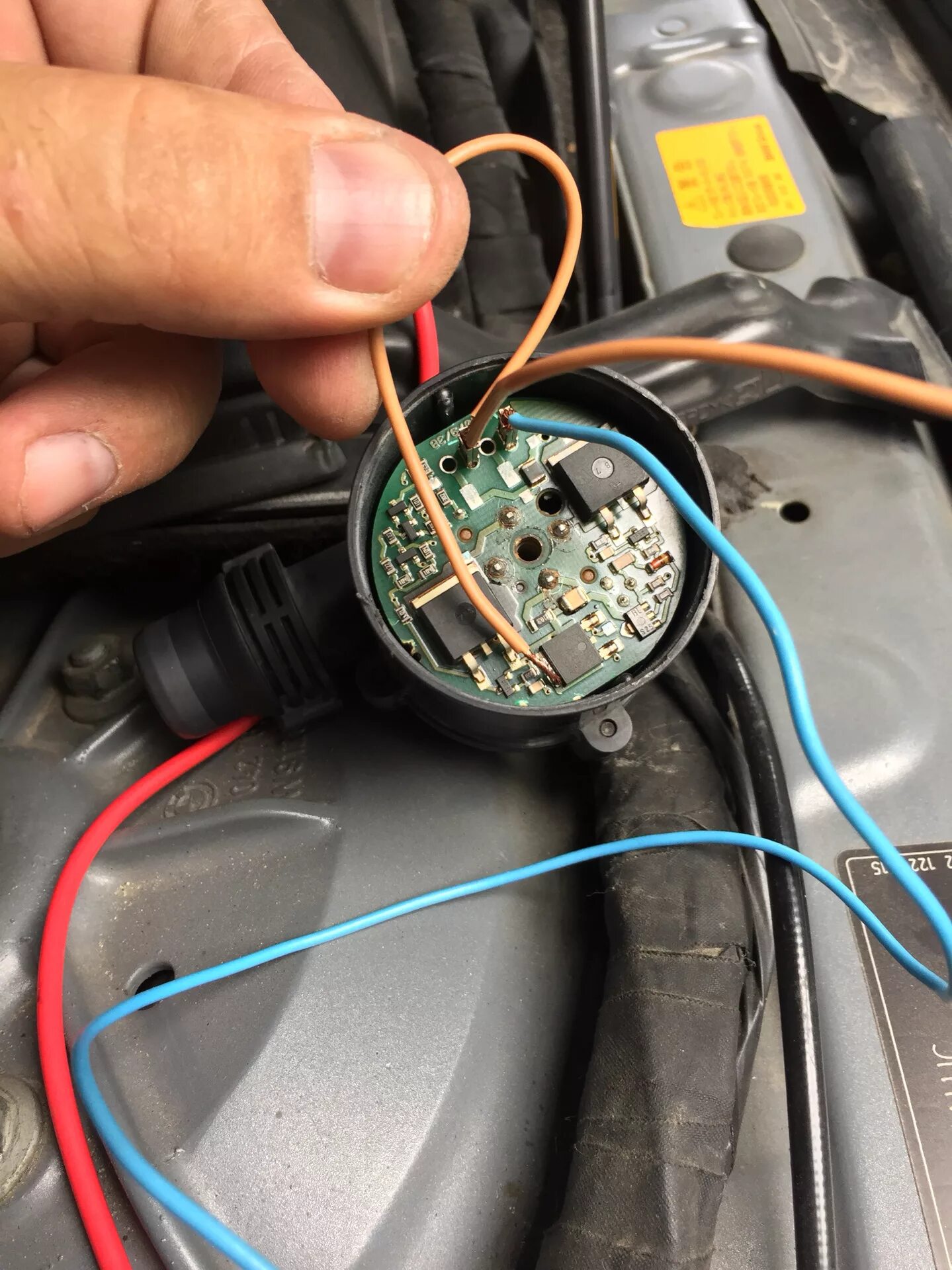 Ремонт блока abs тойота. Телевизор включается и сразу отключается. P1126 nissan. Провод заднего хода джетта 6. Провода от штатной камеры vw jetta 6.