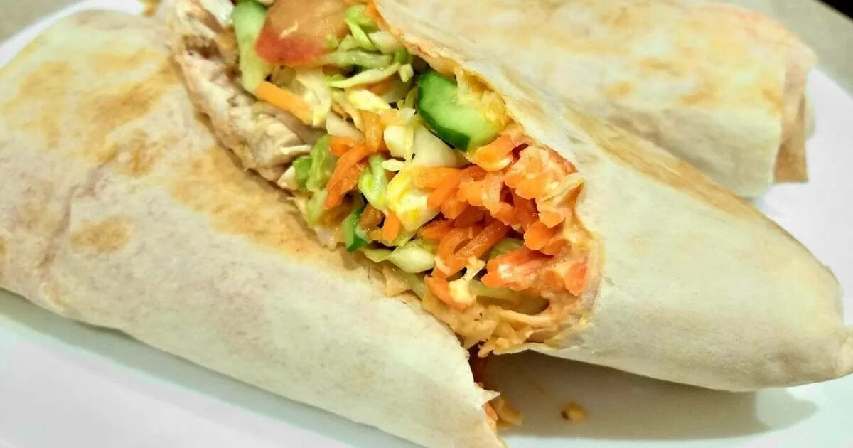 Шаурма морковка. Шаурма в лаваше. Шаурма с травами. Шаурма с семгой. Шаурма с курицей.