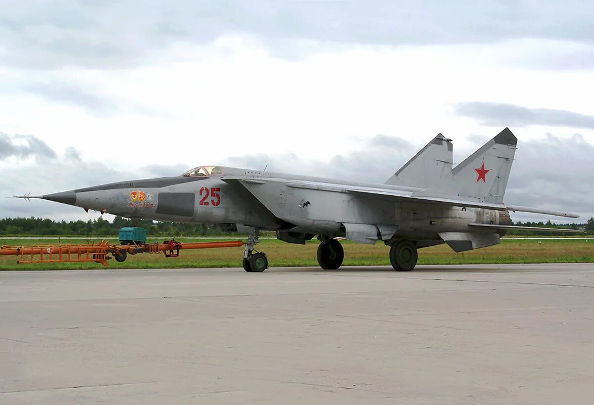 Mig 25. Самолет миг 25. Самолет миг 25п. Миг-25 сверхзвуковой самолёт. А4 24 самолет