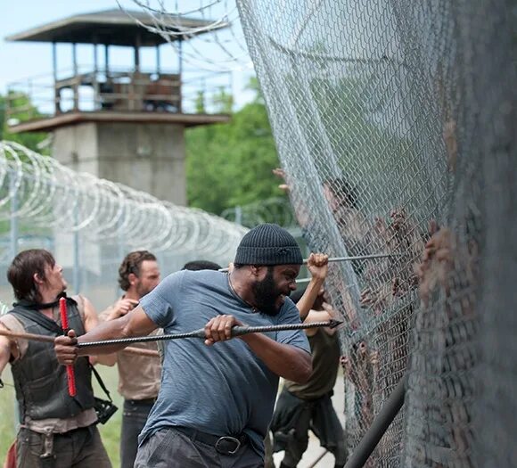 Побег фильм побег из гулага. Выживший зек. Побег из гулага кадры 2001. Владимир верёвочкин игра на выживание. Выживший зек.