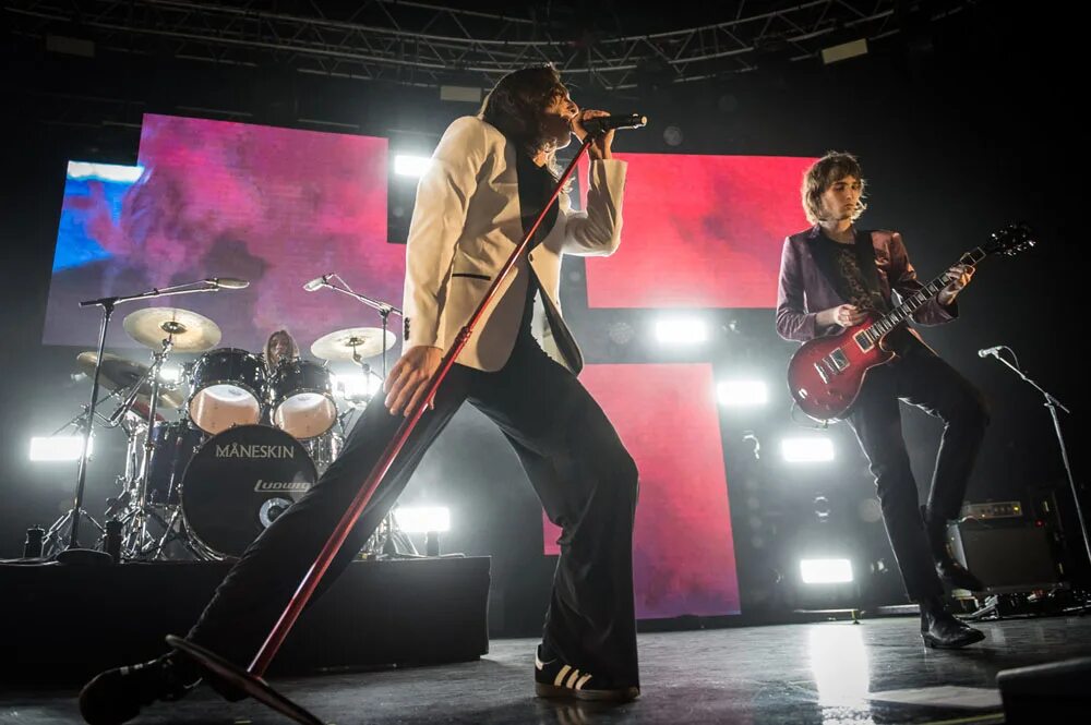 Томас раджи maneskin. Maneskin driver. Måneskin солист. Maneskin driver. Манескин 2023.