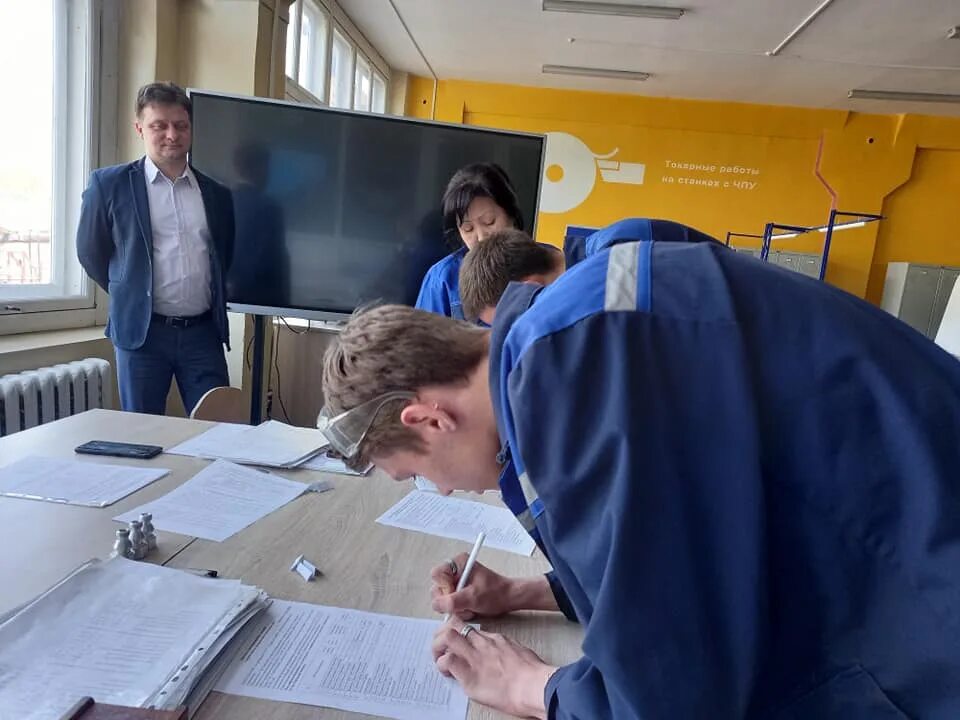 молодые специалисты сток. аудитория сос туденами. стажеры росатом. экзамен на стажера. экзамен на стажера.