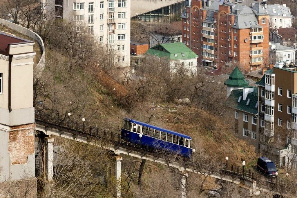 Владивостокский фуникулёр Владивостока. Фуникулер Владивосток. Видовая на фуникулере Владивосток. Фуникулер Владивосток здание.