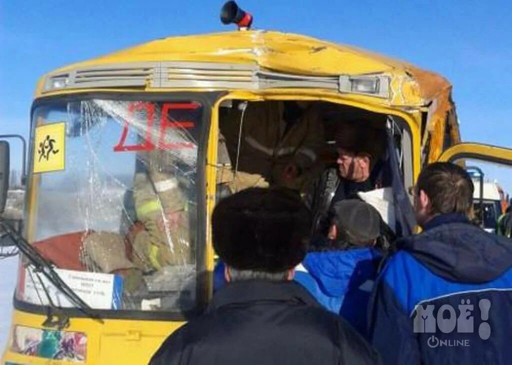 Дтп с автобусом в санкт петербурге. Дтп со школьным автобусом. Авария со школьным автобусом. Калуга школьный автобус авари. Аварии на общественном транспорте.
