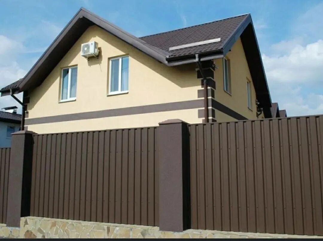 4. Забор рал 3011. Профнастил с20 забор. Ral 6005 металлопрофиль забор. Профнастил мп20 заборный.