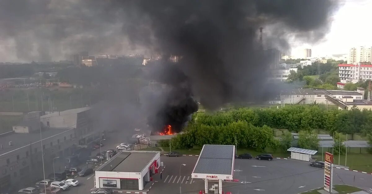 Пожар высоковольтный проезд. Пожары домов в шелехове. Высоковольтный проезд пожар. Высоковольтный проезд пожар. Гибдд дрифт.