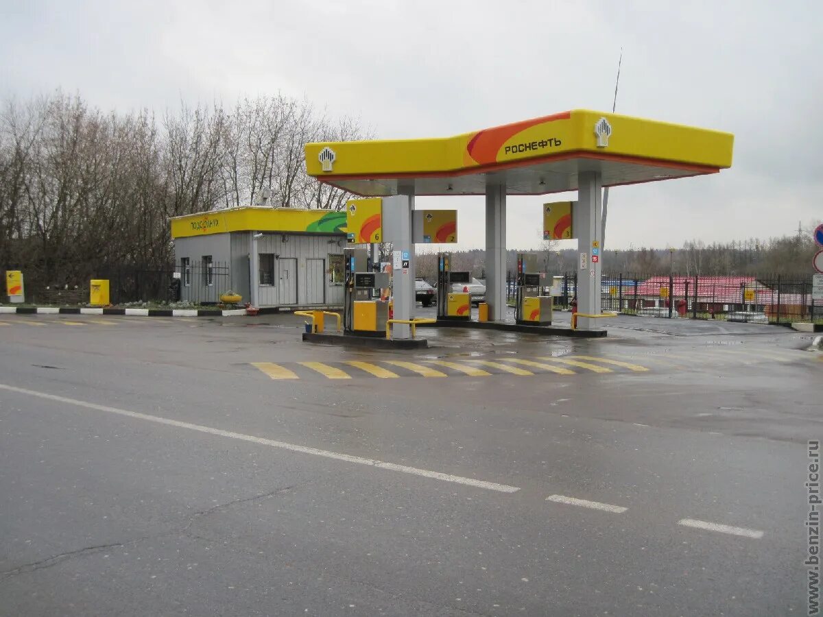 Екатеринбург, космонавтов 102). Роснефть азк азс. Роснефть азк азс. Автозаправочная станция. Автозаправочная станция.