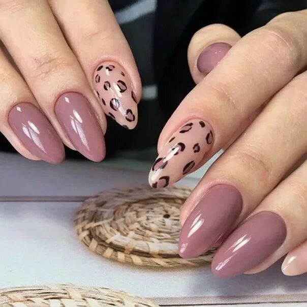 Trendy matte nagels ontwerpen Inspirations 2019; elegant amandel mat nagelsontwe