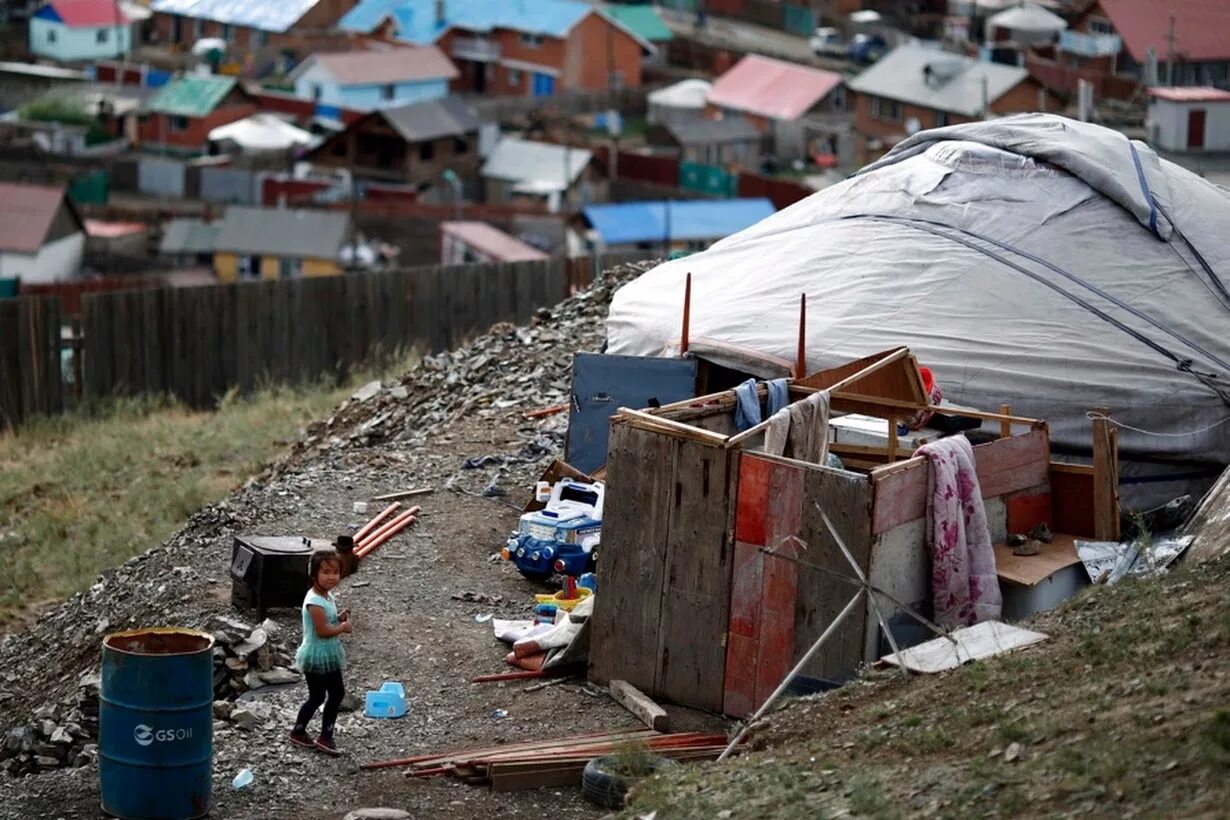 Монголия юрты в улан баторе. Сколько людей живет в монголии. Северные монгольцы. Юрточные районы улан-батора. Ирипов монголия.