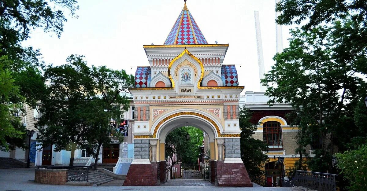 Николаевские триумфальные ворота. Триумфальная арка цесаревича николая во владивостоке. Арка цесаревича во владивостоке. Триумфальная арка цесаревича николая во владивостоке. Арка цесаревича во владивостоке.