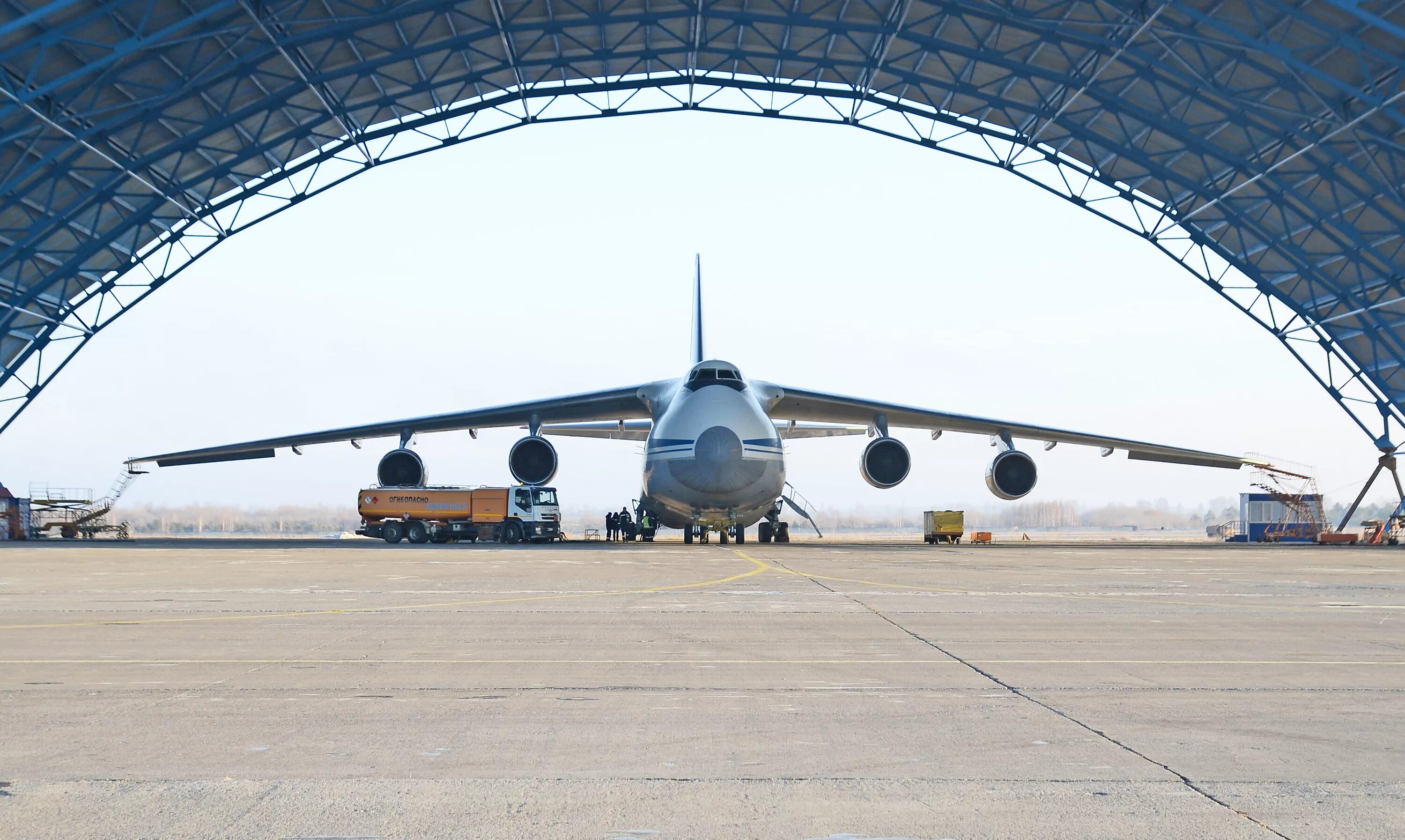 Большие российские самолеты. АН 124 100.