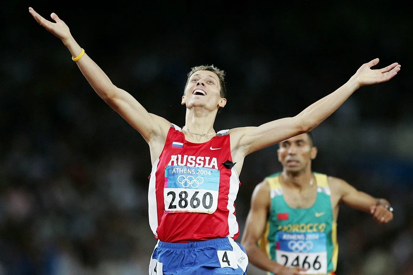 Золотой бег. Юрий Борзаковский Олимпийский чемпион. Юрий Борзаковский, Олимпийский чемпион 2004. Юрий Борзаковский Афины 2004. Юрий Михайлович Борзаковский российский легкоатлет.