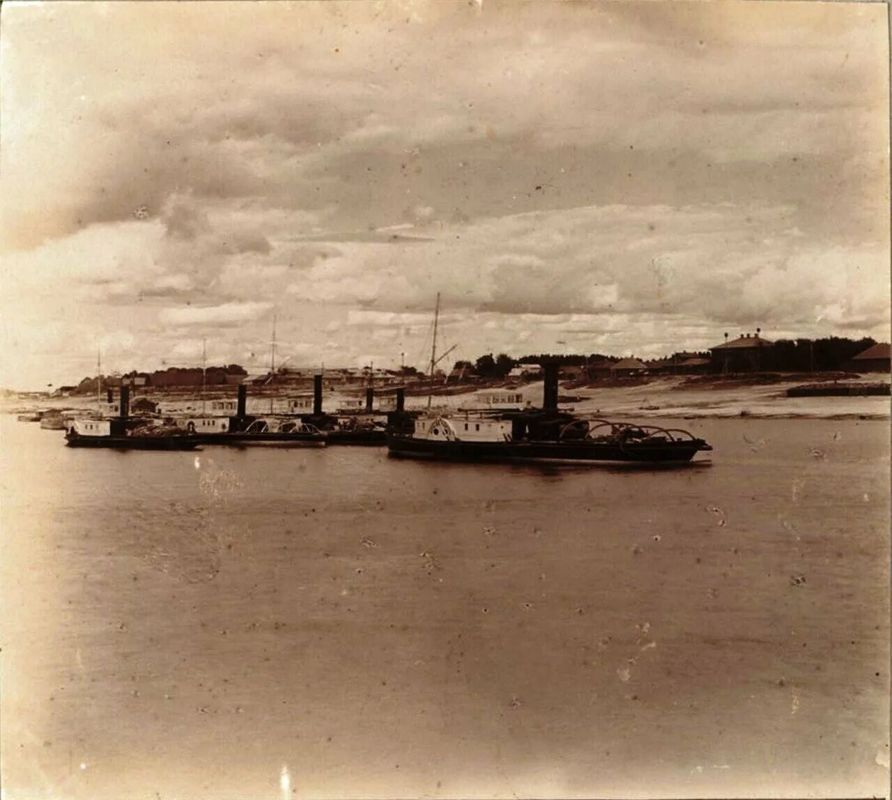 Рыбинск река Волга 19 века. Прокудин Горский пароход. Рыбинск 1910. Пароход Прокудина Горского.