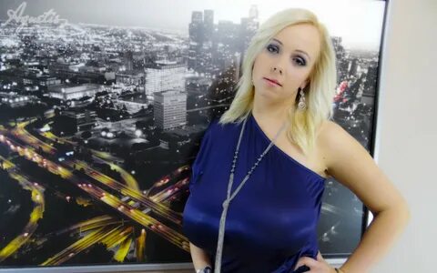 Woman huge boobs Duana Agnetis Miracle