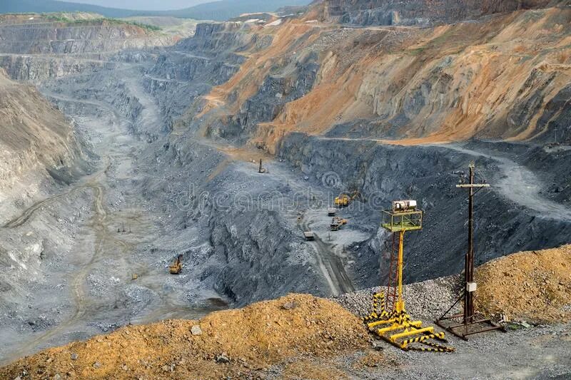 Ачинский нефелиновый рудник. Кия шалтырский рудник. Кия шалтырский рудник. Нефелиновый рудник. Ачинский нефелиновый рудник.