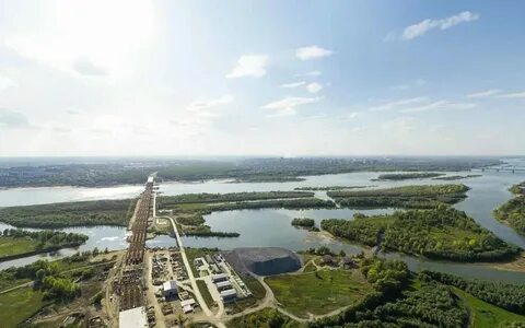 Столица в устье реки