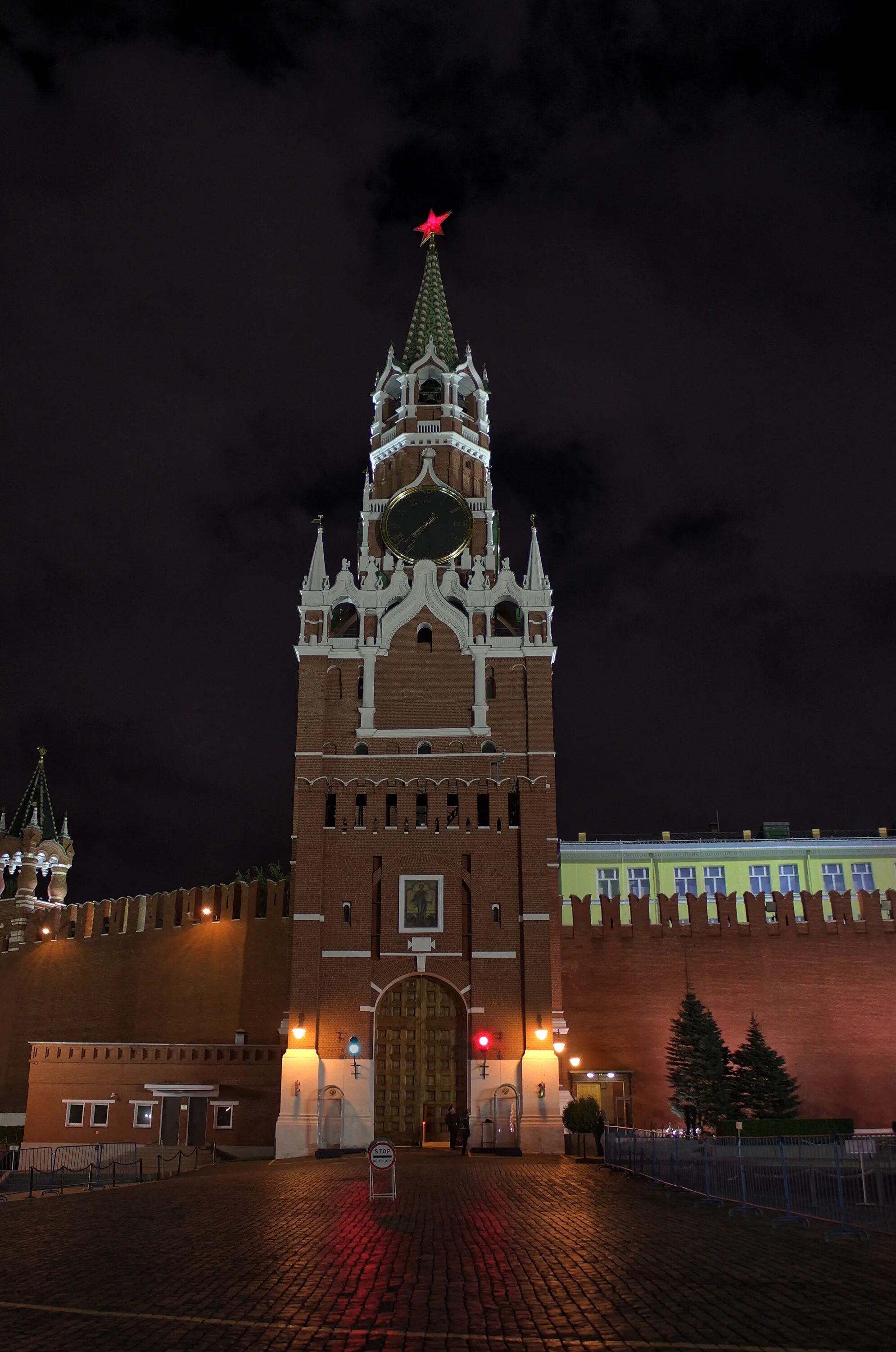 Кому принадлежит спасская башня кремля в москве. Спасская башня Кремля. Спасская башня башни Московского Кремля. Спасская башня Чебоксары. Спасская башня Кремля 2023.