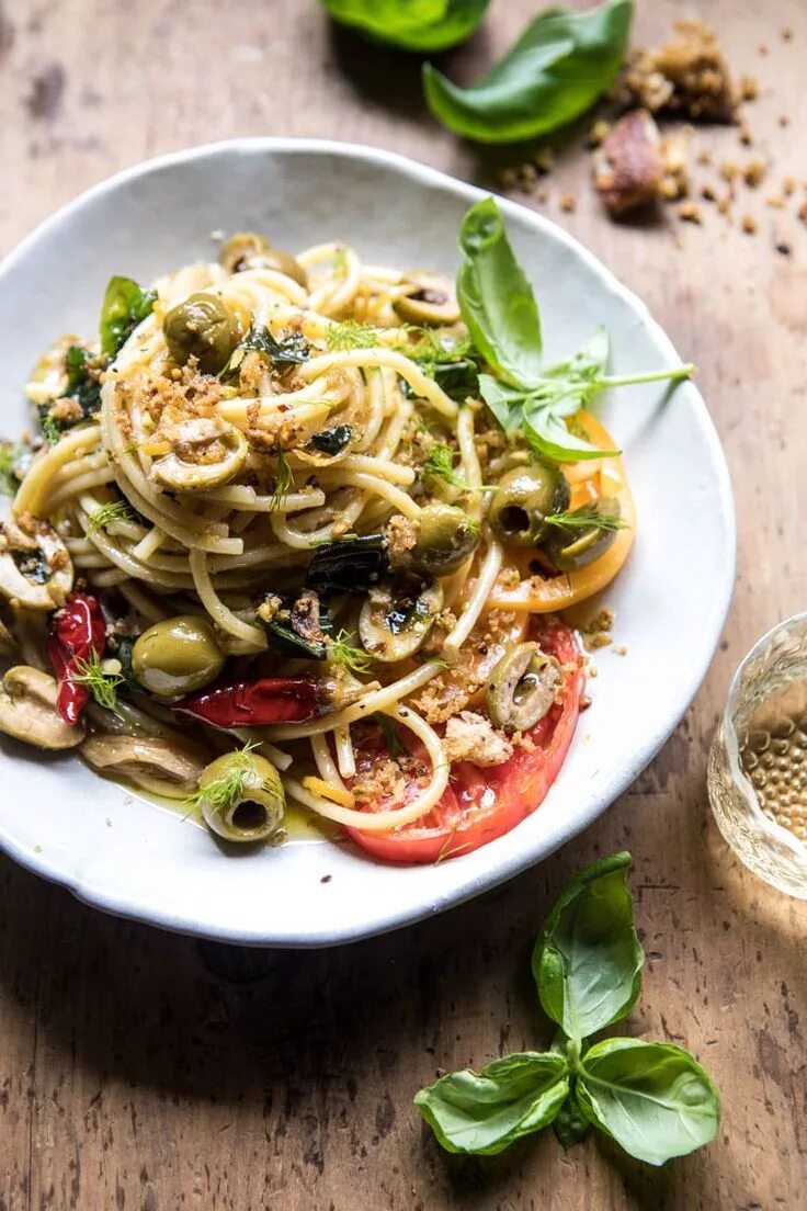 Pasta. Итальянская кухня. Итальянская кухня блюда. Паста с оливками.