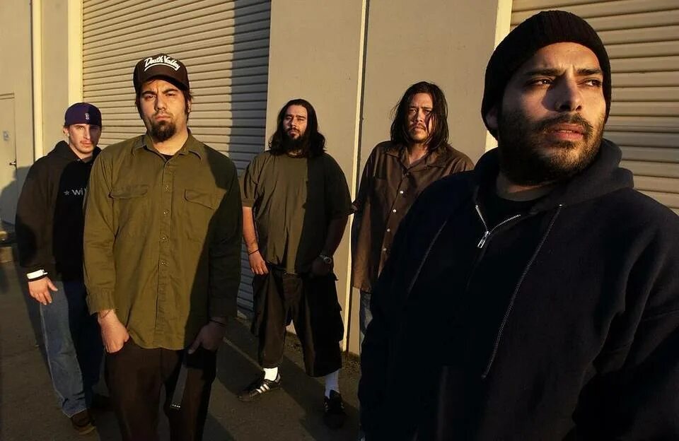 Deftones жанр. Дефтонс группа. Солист дефтонс. Deftones 1996. Deftones 1997.