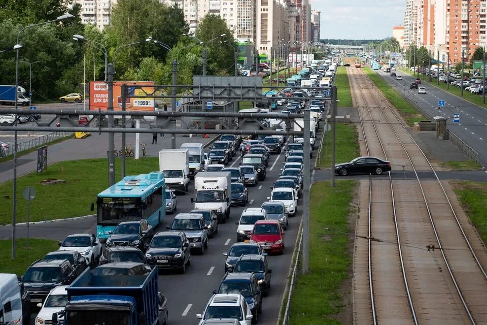 Плотное движение на дороге