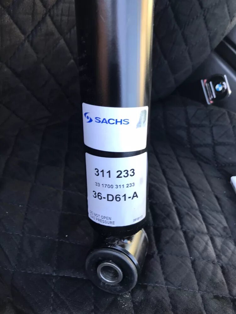 Амортизатор задний е53. Задние амортизаторы bmw e53 с большим. задние стойки сакс бмв е70. sachs амортизатор задний. задние амортизаторы e71.