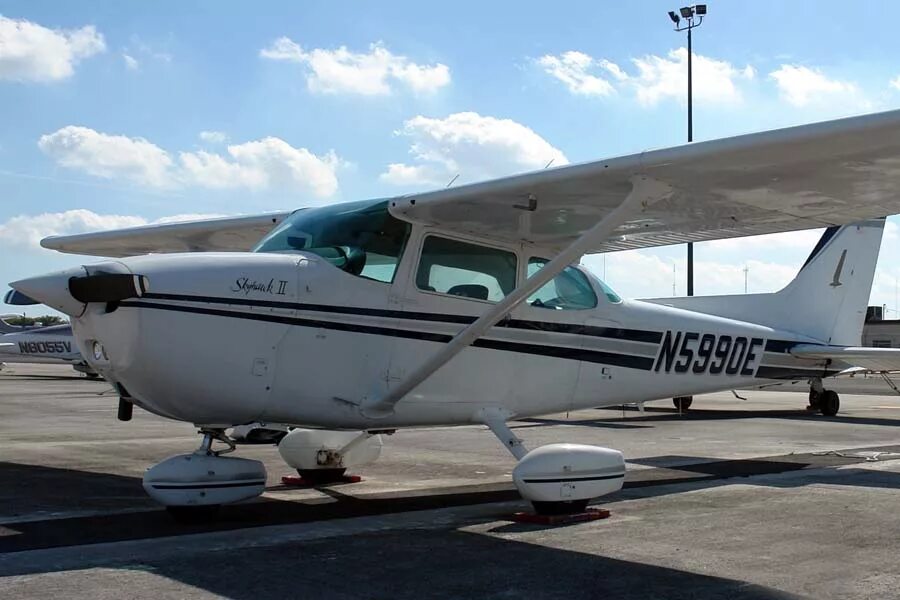 Сесна 172. Cessna 172n Skyhawk. Цессна-172 Скайхок. Cessna 172 Skyhawk. Cessna 172 2.0 дизель.