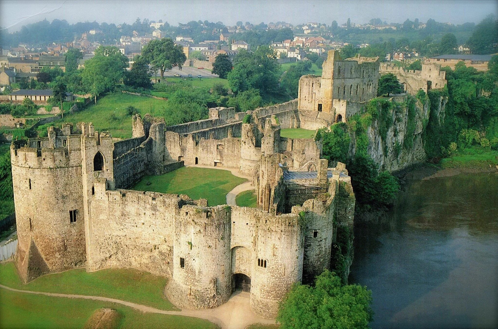 Xi вв. Замок Чепстоу Уэльс. Замок «Грайч», Уэльс. Замок Лланстефан Уэльс. Уэльс в 11 веке.
