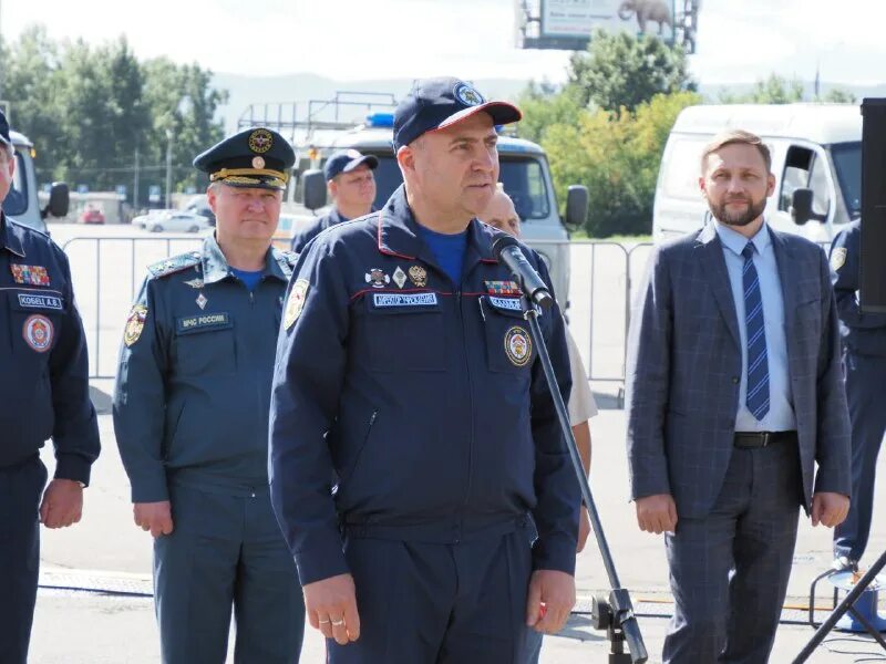 Охранники красноярский край. Начальник пожарной службы красноярска. Пожарная часть в партизанском районе красноярского края. Начальник пожарная часть 19 красноярск. Охранники красноярский край.