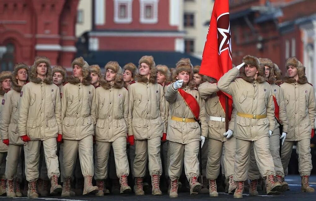 Гитлерюгенд и юнармия. Путлерюгенд юнармия. форма юнармии и гитлерюгенд. юнармия 3 рейха.