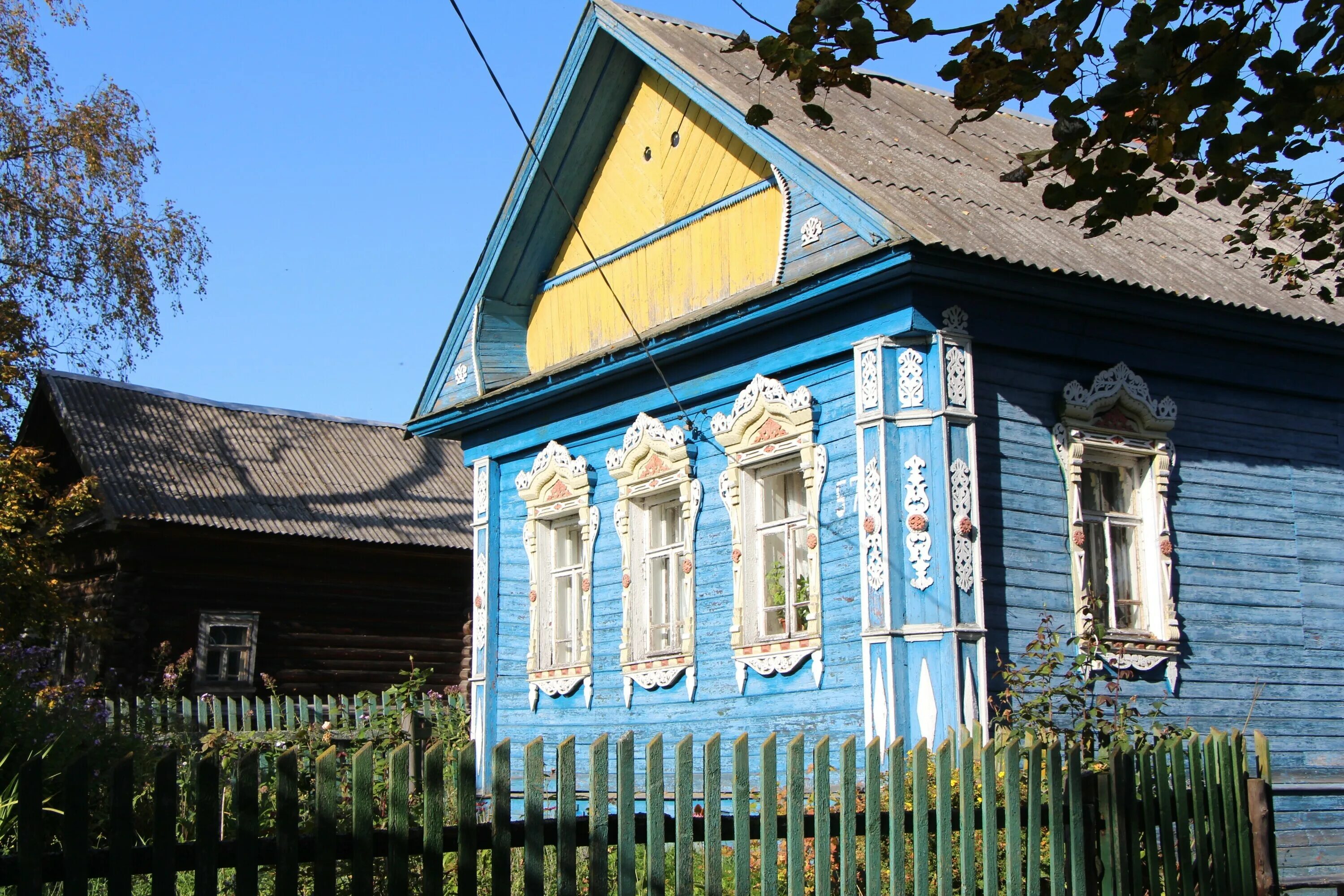 Дом деревне купить ярославское. Село Ярославка Одесская область. Уклеена деревня Ярославская область. Дома Ярославская область с наличниками. Ерофеево деревня Ярославской.