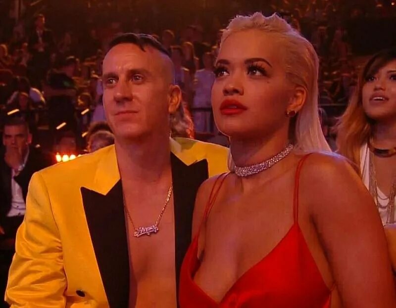 Meme show. Eminem and Rita ora MTV Ema 2013.